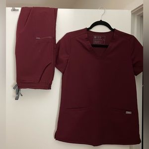 FIGS scrub set - Yola Skinny Scrub Pant (S) & Casma Three Pocket Scrub Top (XS)